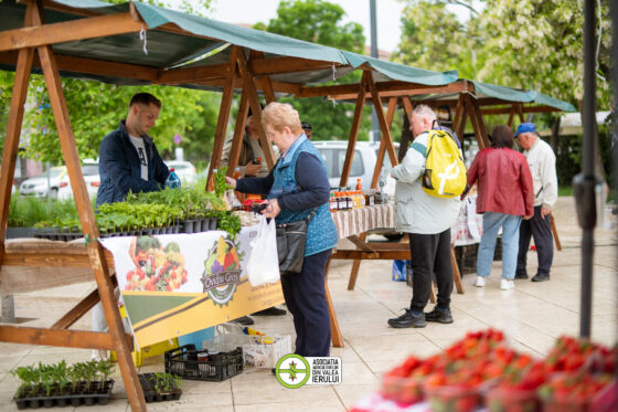 Produse locale, direct de la fermierii din Bihor: program nou pentru piețele volante