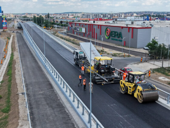 Ultimul strat de asfalt a fost așternut pe pasajul suprateran din zona ERA, în Oradea